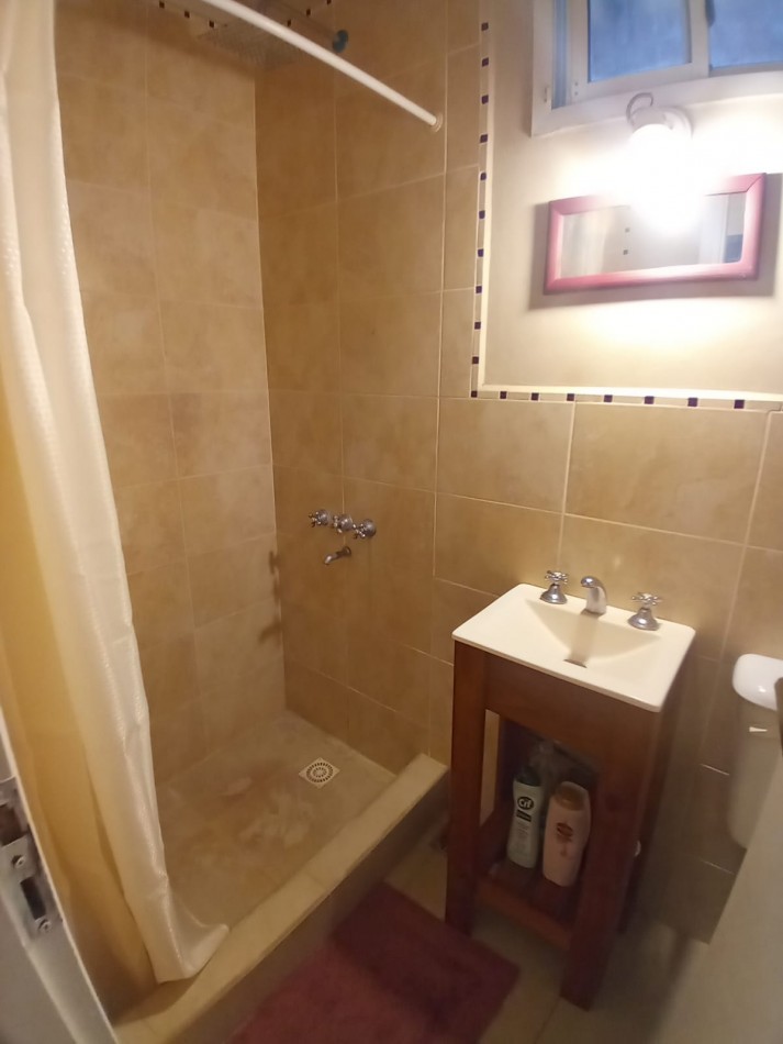 Se vende casa en Valeria del Mar con dos departamentos para renta