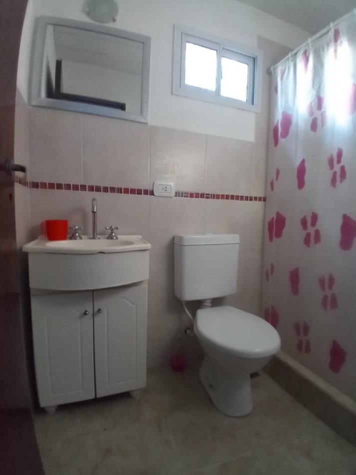 Se vende casa en Valeria del Mar con dos departamentos para renta