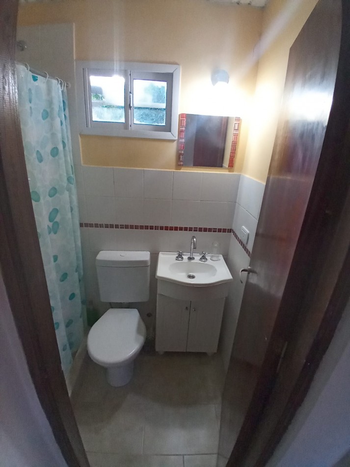 Se vende casa en Valeria del Mar con dos departamentos para renta