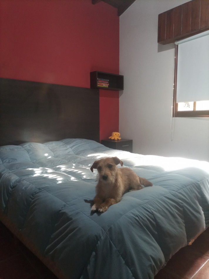 Se vende casa en Valeria del Mar con dos departamentos para renta