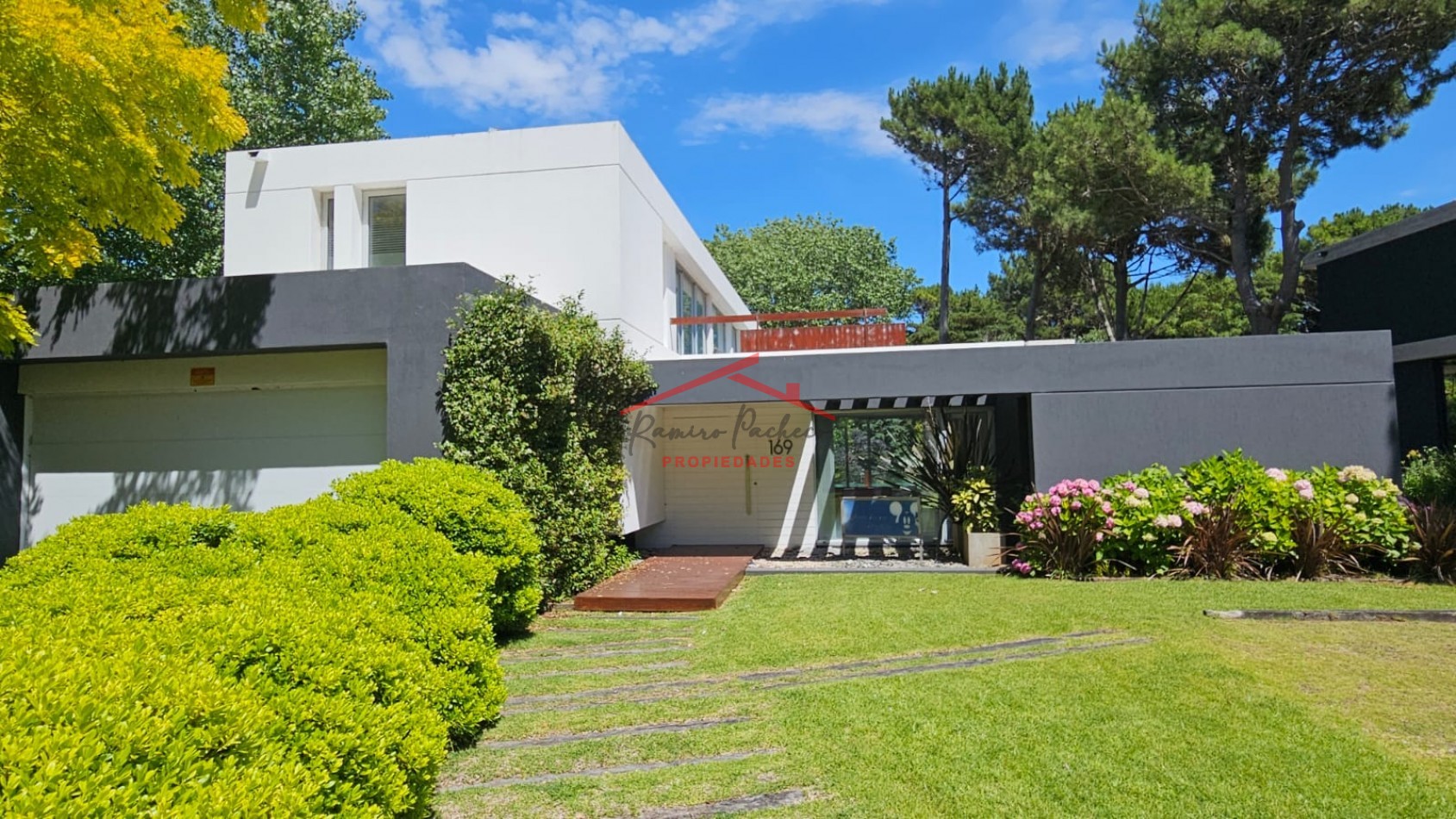 Casa en venta en Carilo 