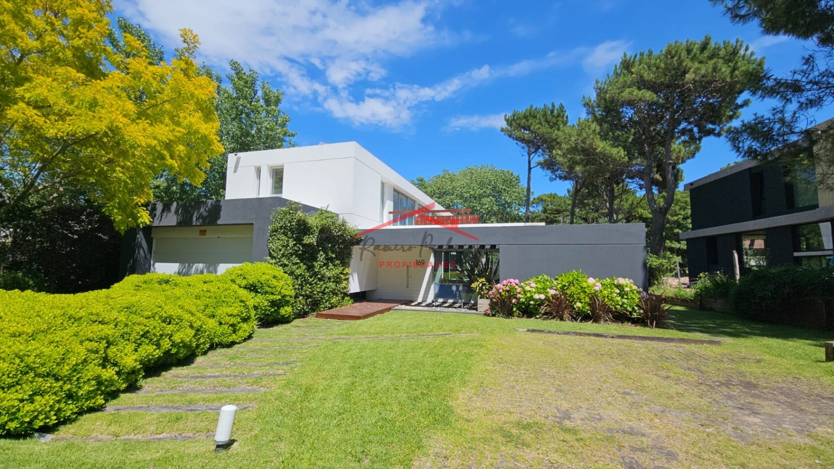 Casa en venta en Carilo 