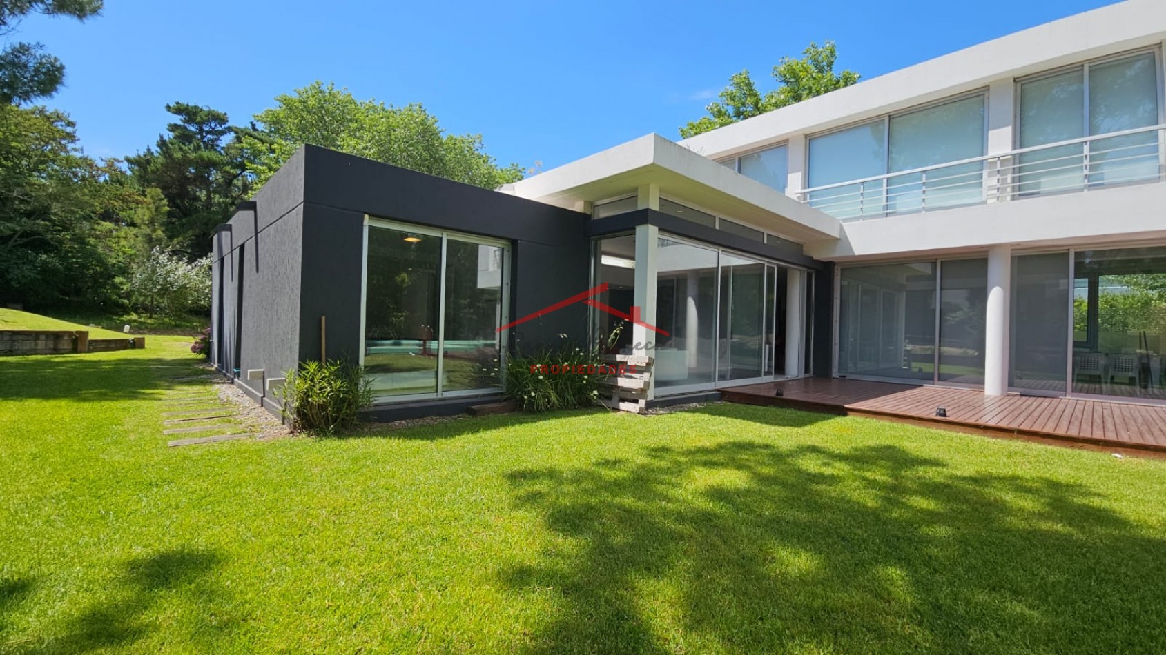 Casa en venta en Carilo 