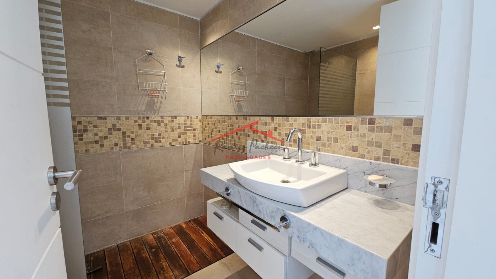 Casa en venta en Carilo 