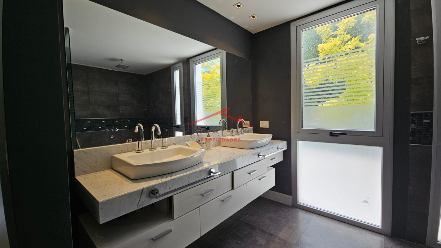 Casa en venta en Carilo 