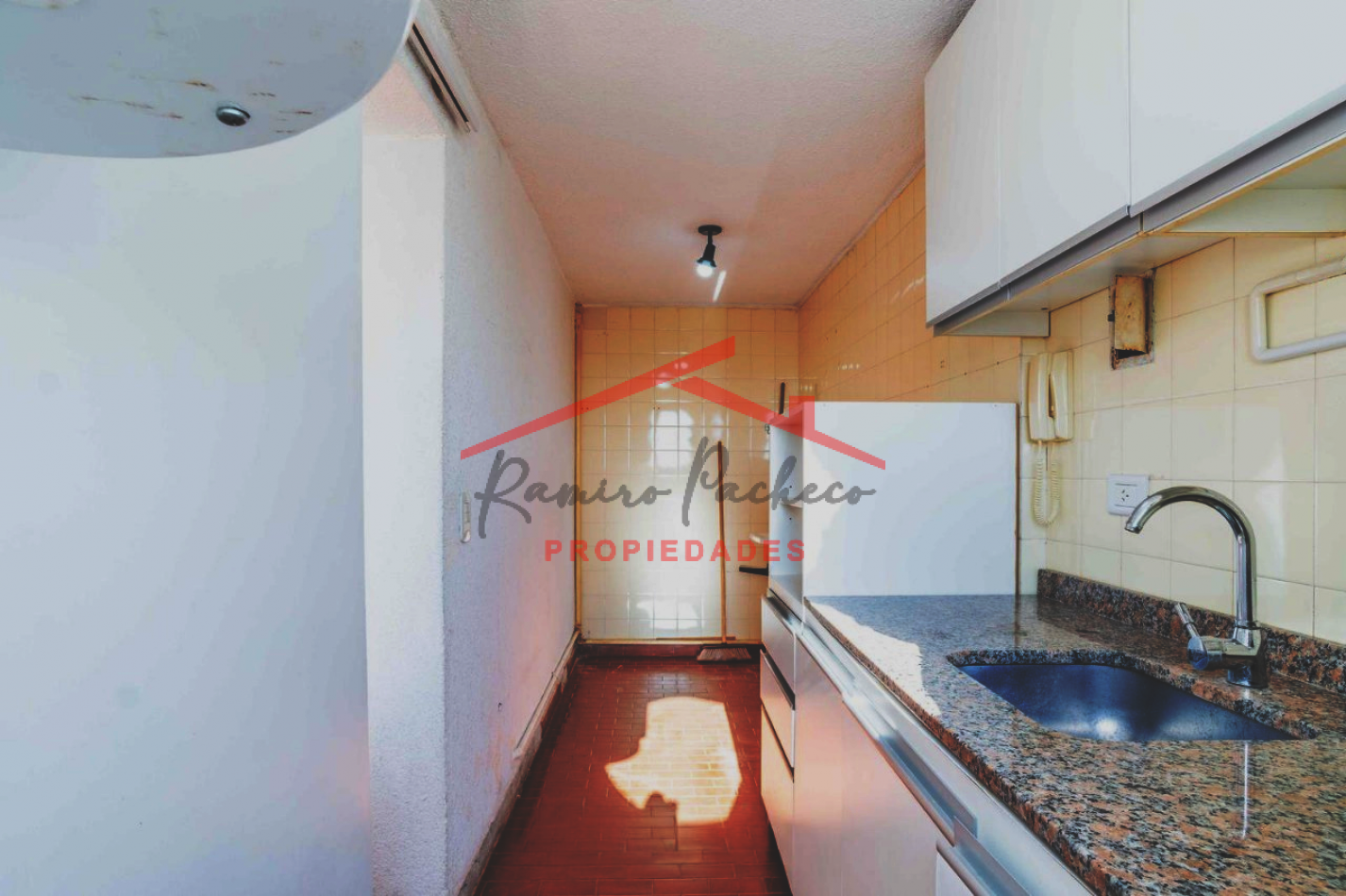 Se vende departamento de tres ambientes centro de Pinamar oportunidad