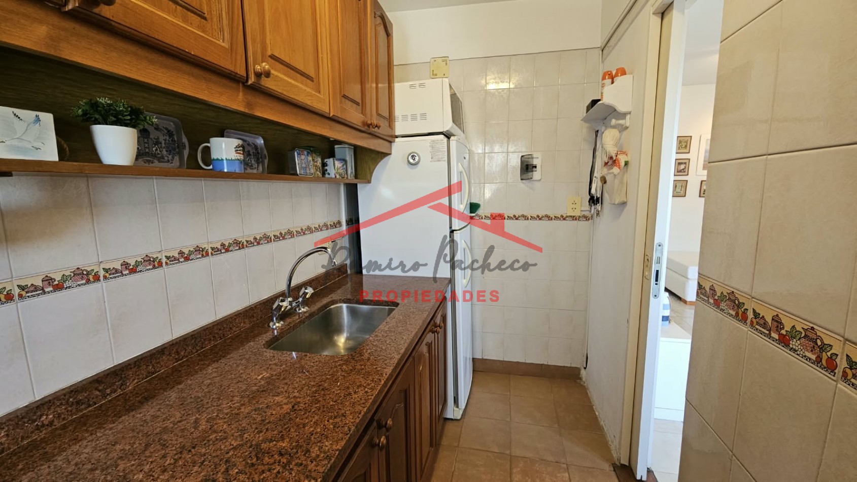 Se vende departamento tres ambientes en pinamar con vista al mar