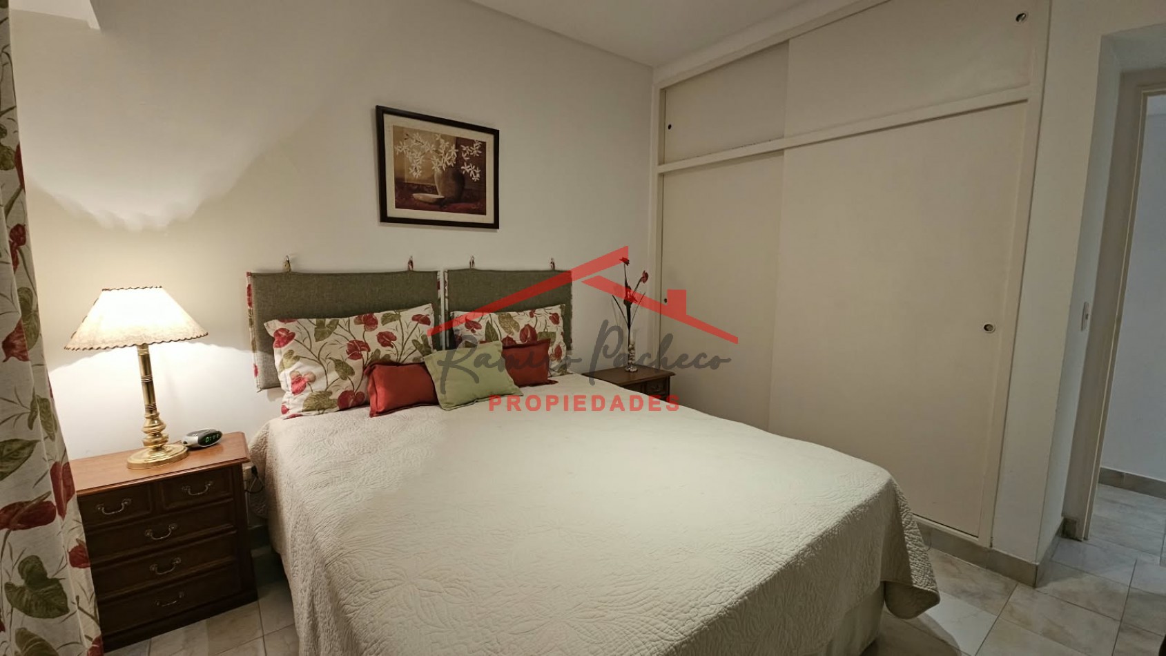 Se vende departamento tres ambientes en pinamar con vista al mar