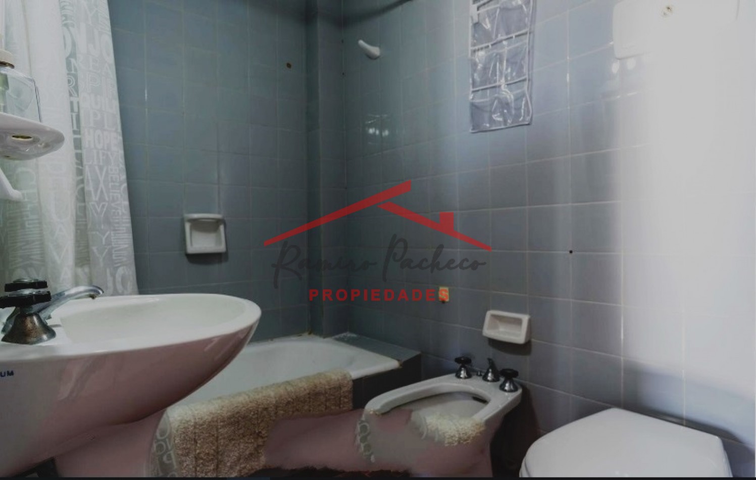 Se vende departamento de tres ambientes centro de Pinamar oportunidad