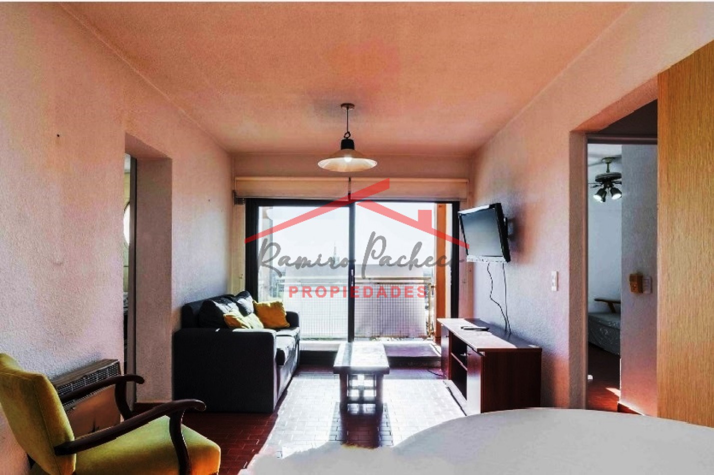 Se vende departamento de tres ambientes centro de Pinamar oportunidad