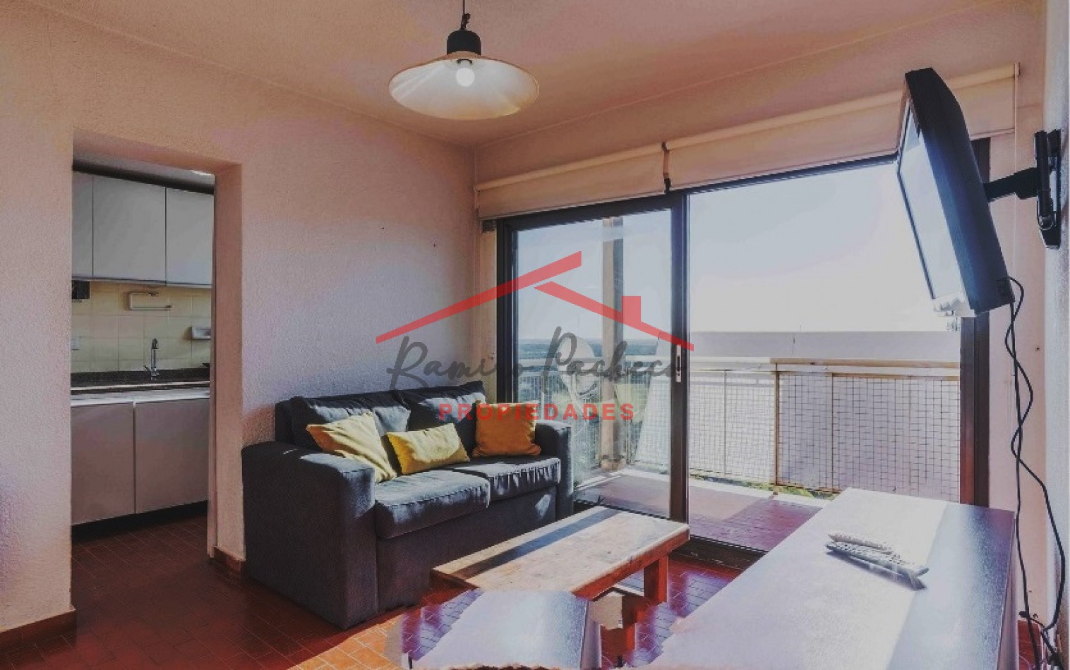 Se vende departamento de tres ambientes centro de Pinamar oportunidad