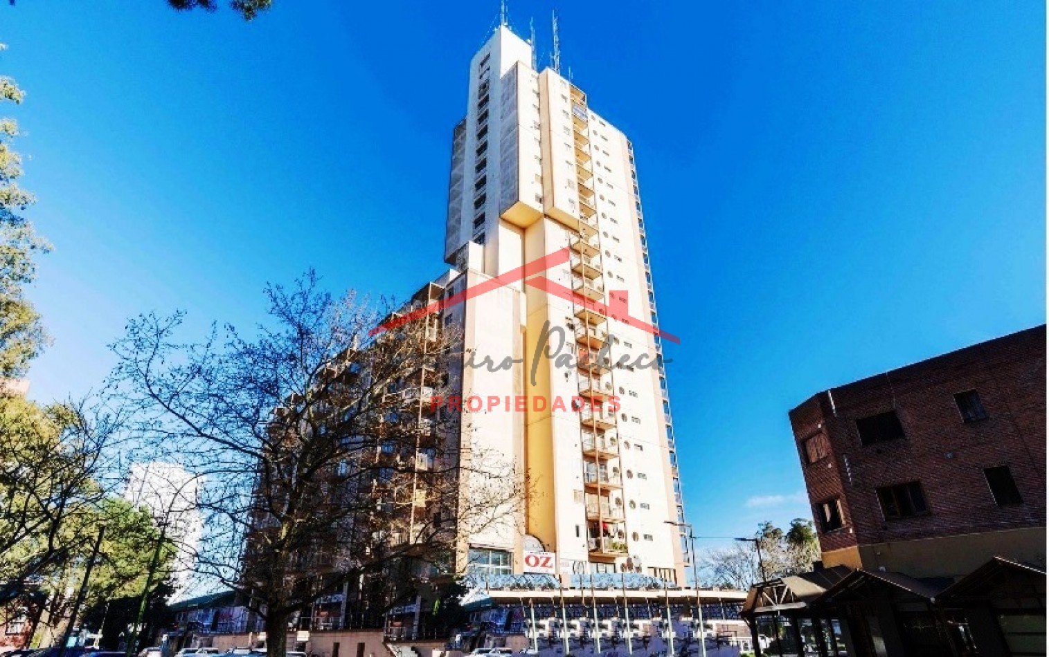 Se vende departamento de tres ambientes centro de Pinamar oportunidad