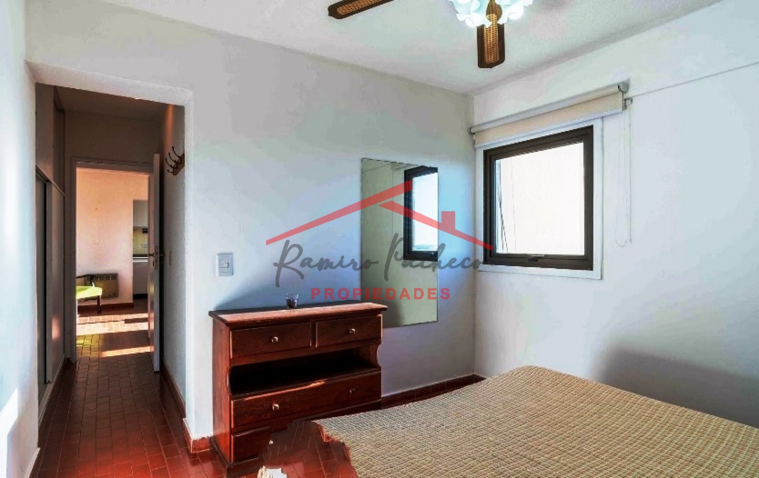 Se vende departamento de tres ambientes centro de Pinamar oportunidad