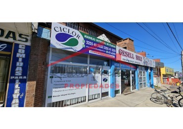 Local con departamento en venta en Villa Gesell